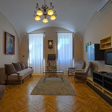 Demetrovics Udvarhaz Eger Bagian luar foto