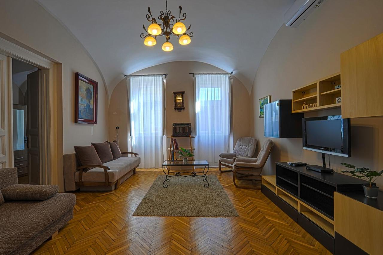 Demetrovics Udvarhaz Eger Bagian luar foto