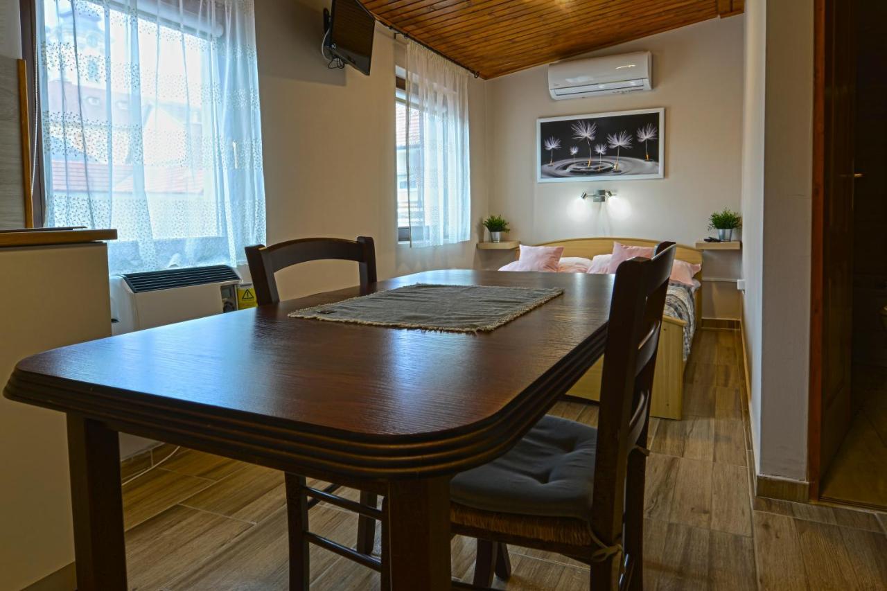 Demetrovics Udvarhaz Eger Bagian luar foto