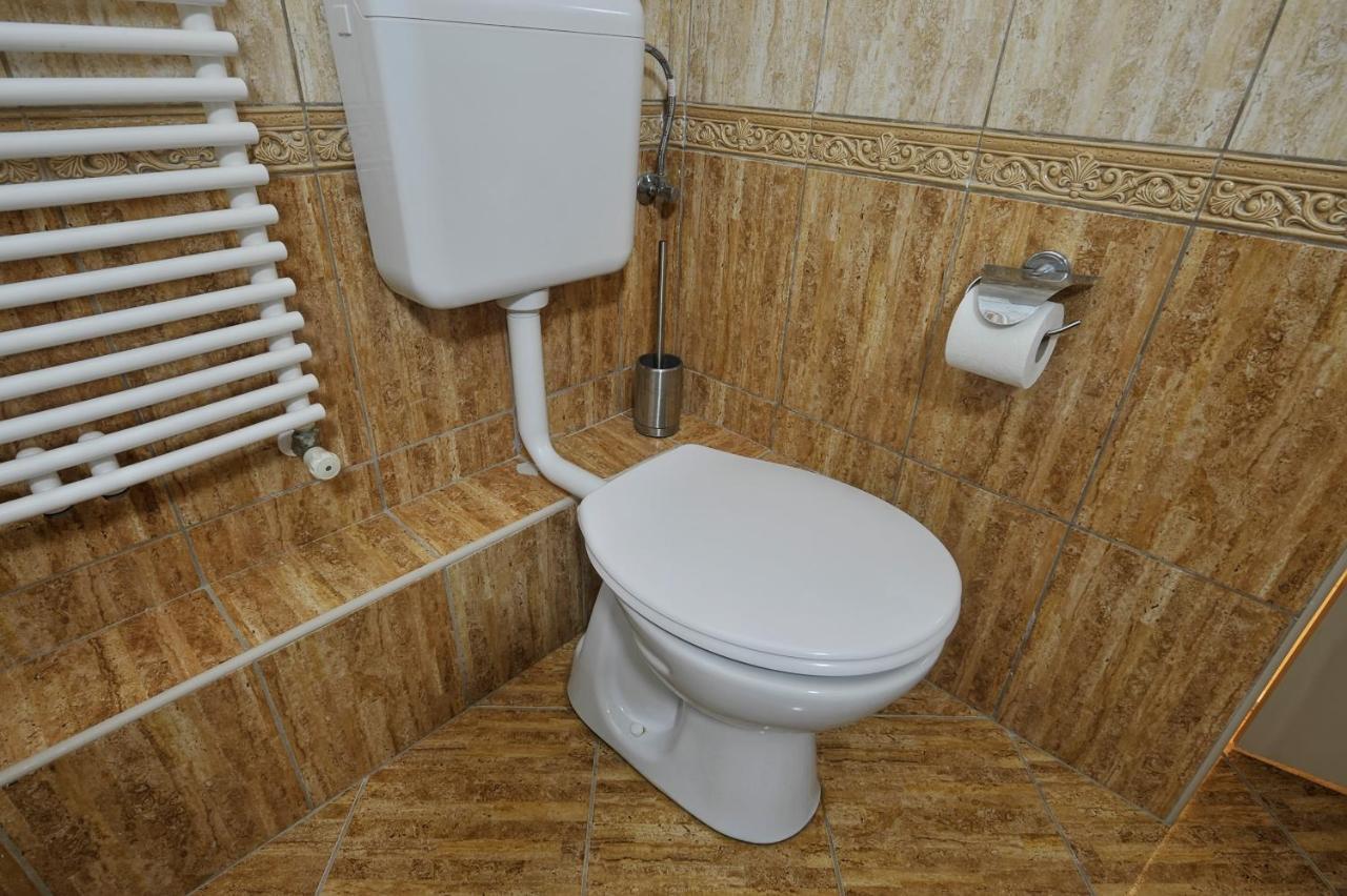 Demetrovics Udvarhaz Eger Bagian luar foto