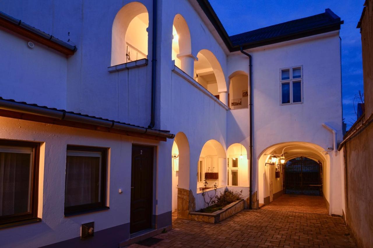 Demetrovics Udvarhaz Eger Bagian luar foto